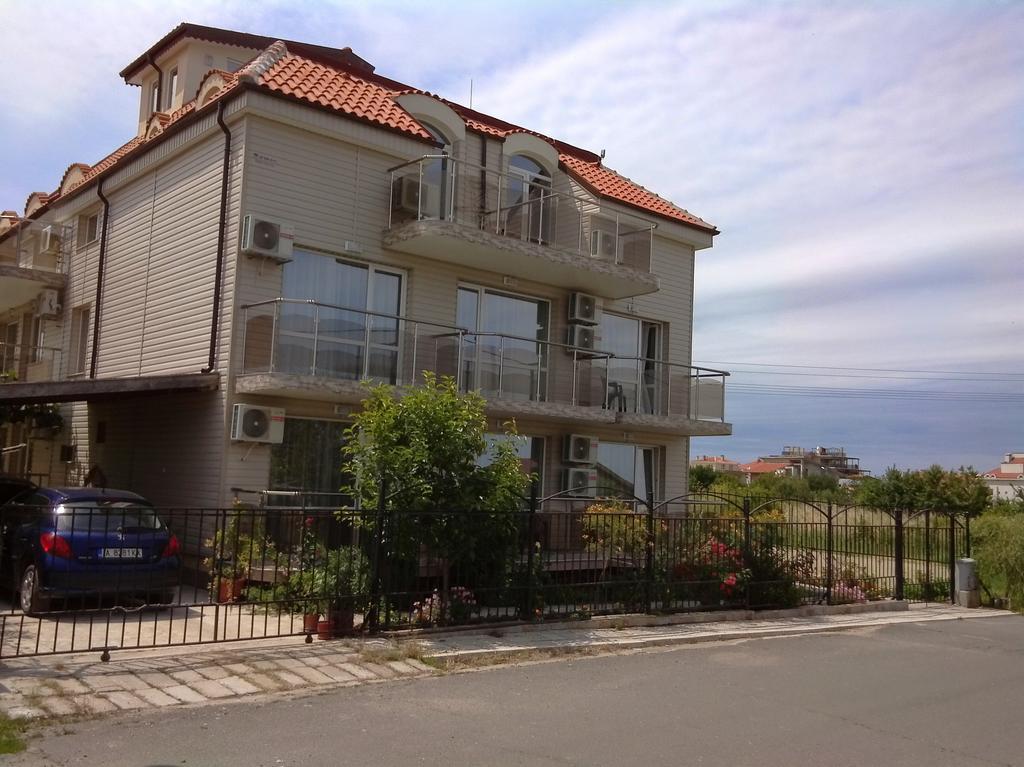 Morska Zvezda Guest House Csernomorec Kültér fotó
